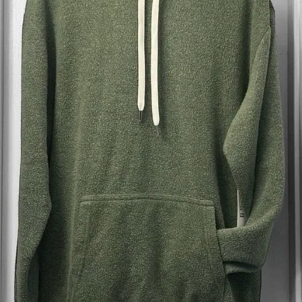 Feat BlanketBlend Hoodie – Unisex Size Large in Iguana.